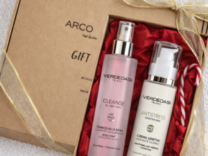 DĀVANU KOMPLEKTS VERDEOASI KRĒMS TAUKAINAI ĀDAI UN PUSAUDŽIEM